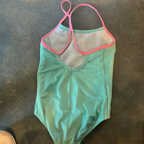 2 girls Nike swimsuits - Picture 4 of 6